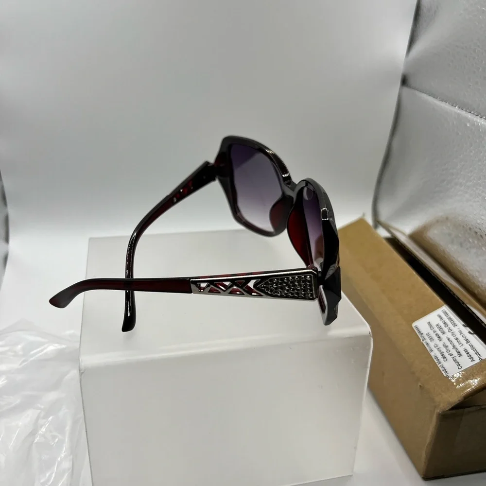 Oversized Sunglasses‎ W/ 3D edges on frames & Silver Tone accents NEW